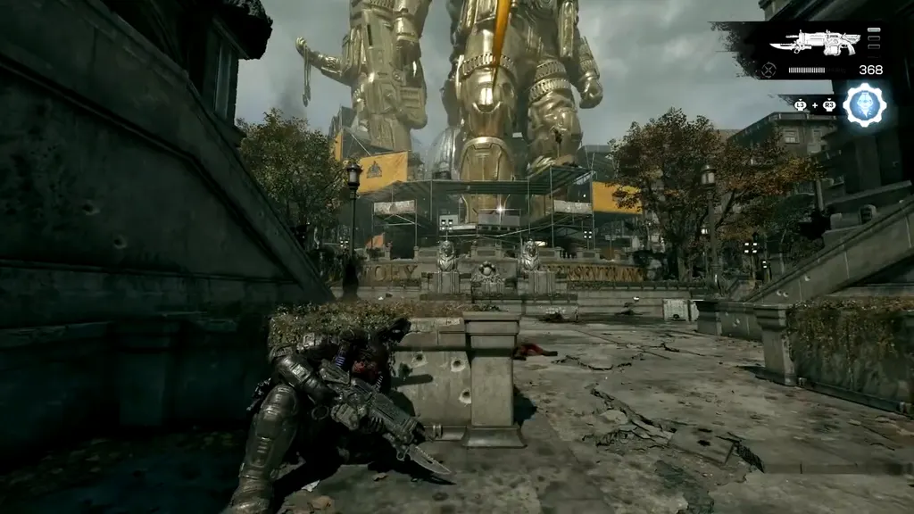 The giant golden statues of Victory Plaza